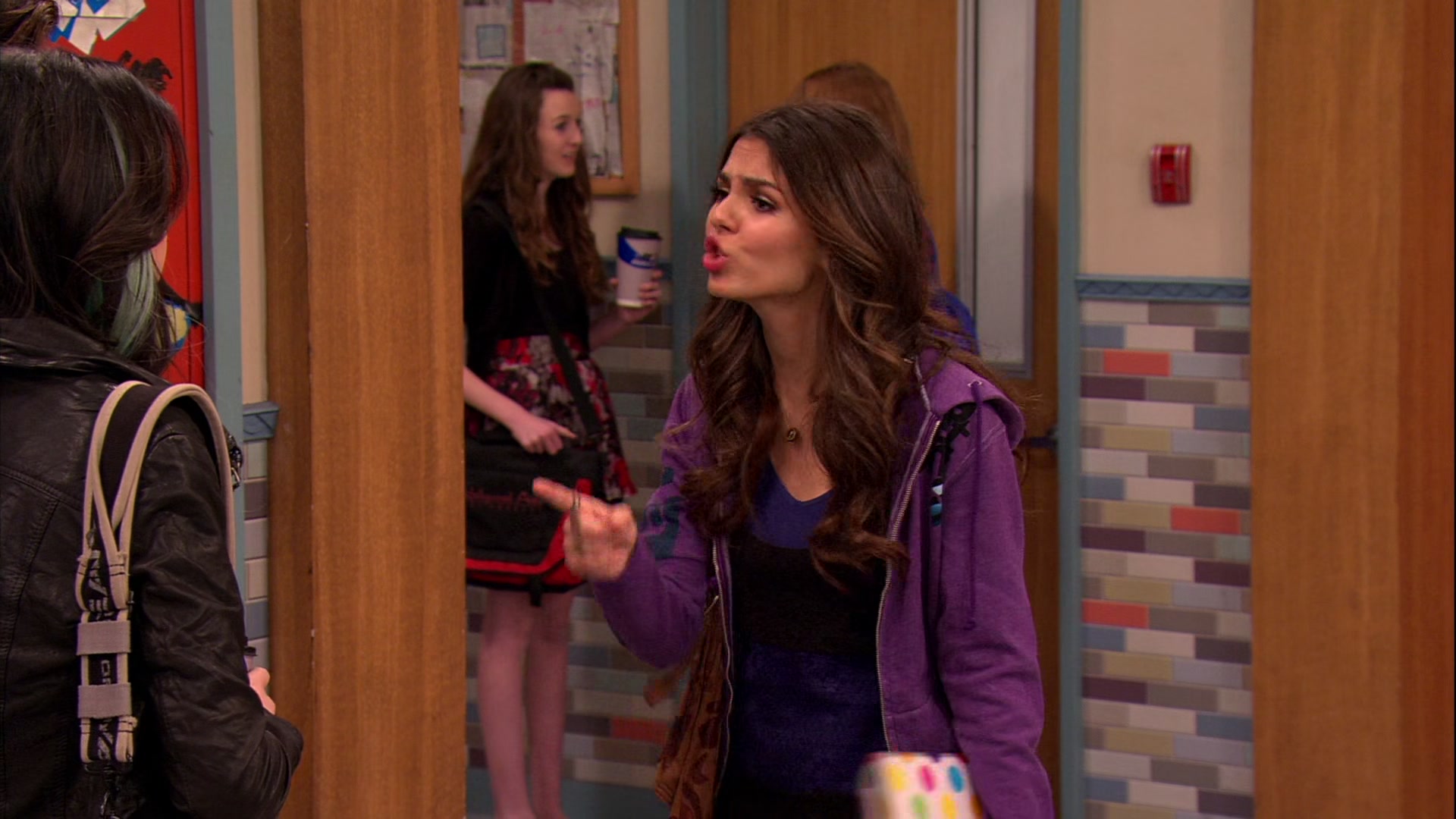 Victorious_S02E03_IceCreamForKe_ha_VJBR_1825.jpg