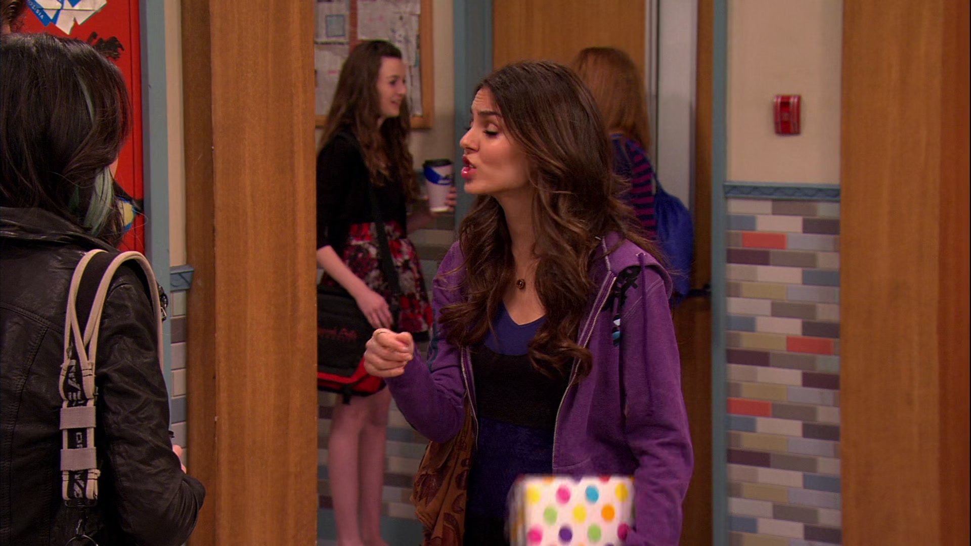 Victorious_S02E03_IceCreamForKe_ha_VJBR_1834.jpg