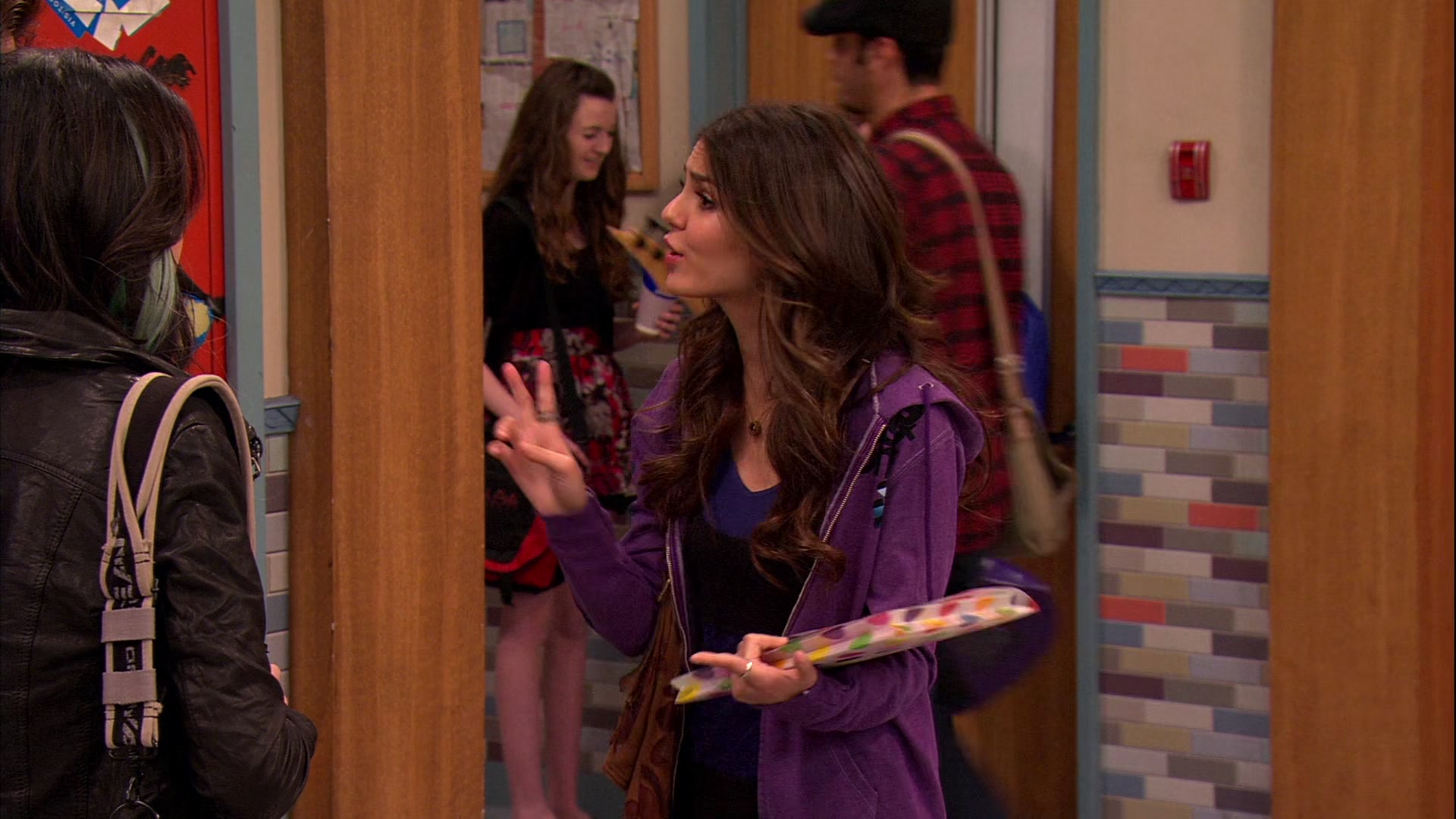 Victorious_S02E03_IceCreamForKe_ha_VJBR_1838.jpg