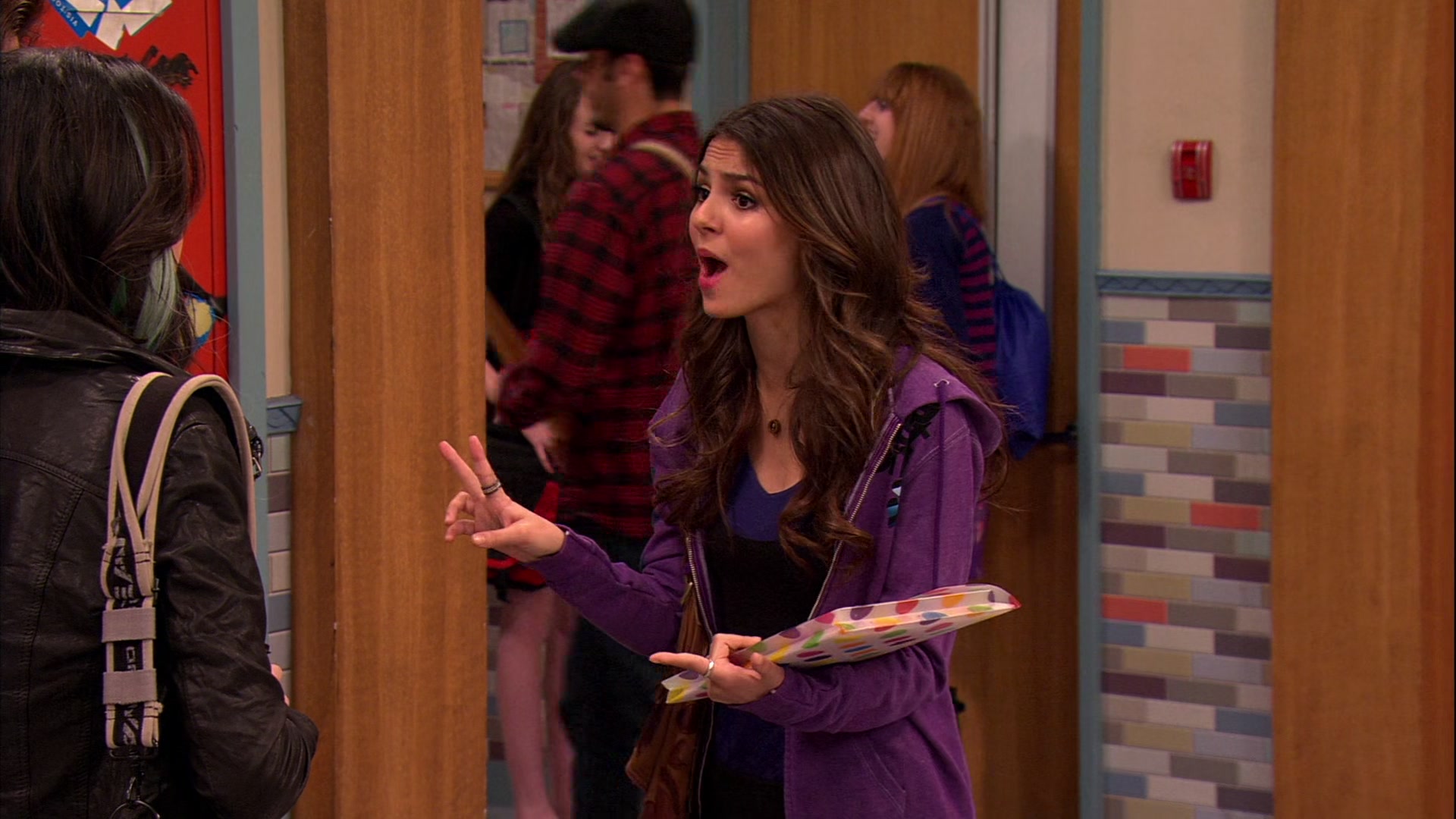 Victorious_S02E03_IceCreamForKe_ha_VJBR_1839.jpg