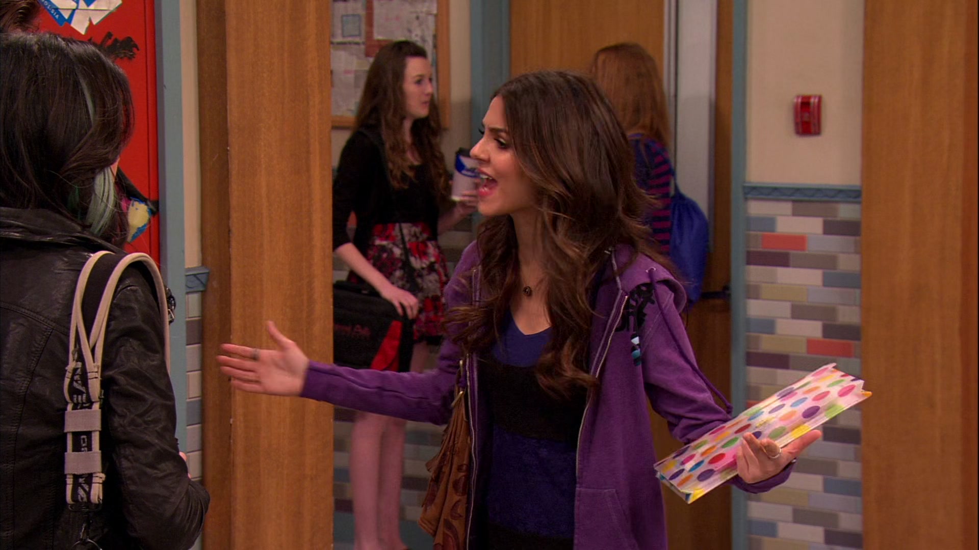 Victorious_S02E03_IceCreamForKe_ha_VJBR_1847.jpg