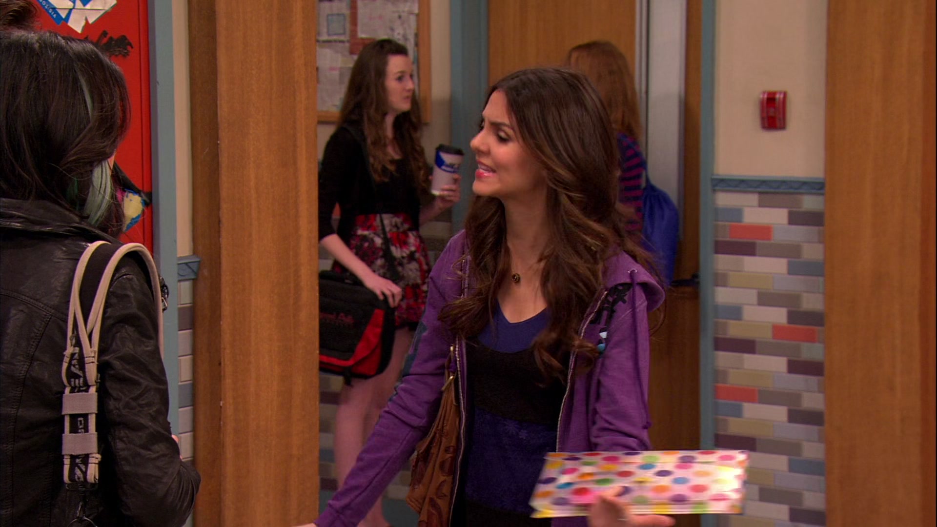 Victorious_S02E03_IceCreamForKe_ha_VJBR_1848.jpg