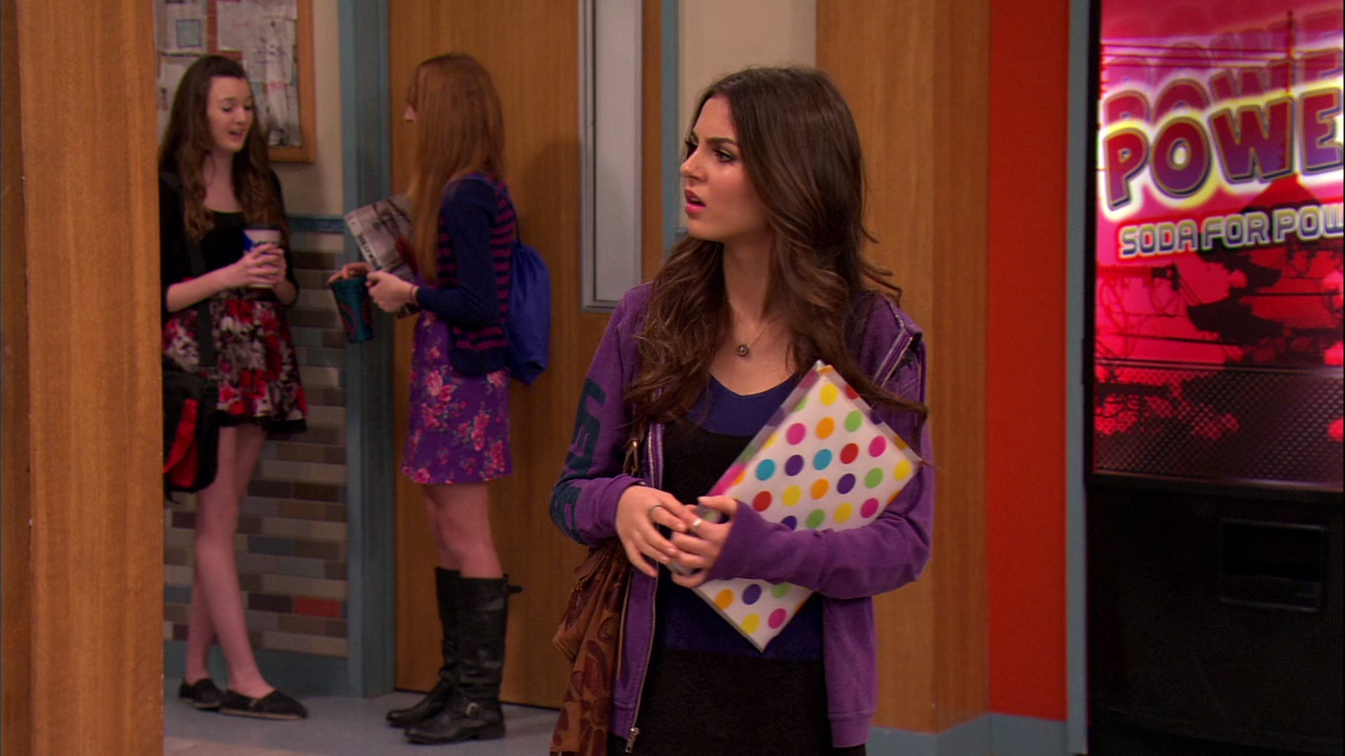 Victorious_S02E03_IceCreamForKe_ha_VJBR_1960.jpg