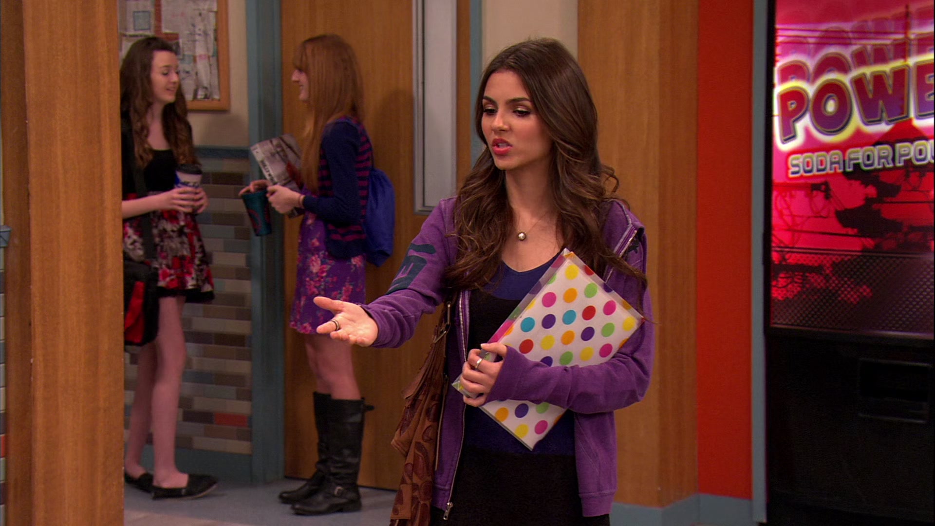 Victorious_S02E03_IceCreamForKe_ha_VJBR_1968.jpg