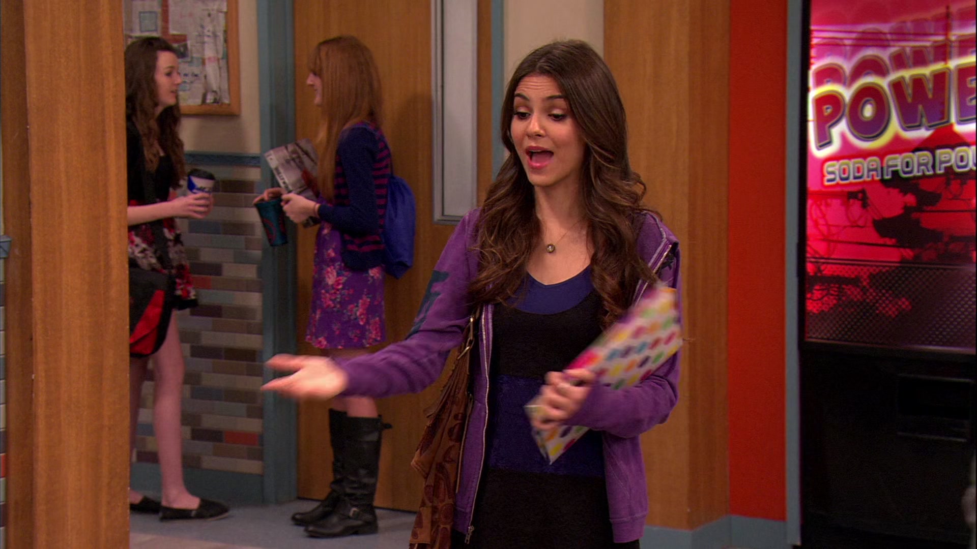 Victorious_S02E03_IceCreamForKe_ha_VJBR_1970.jpg