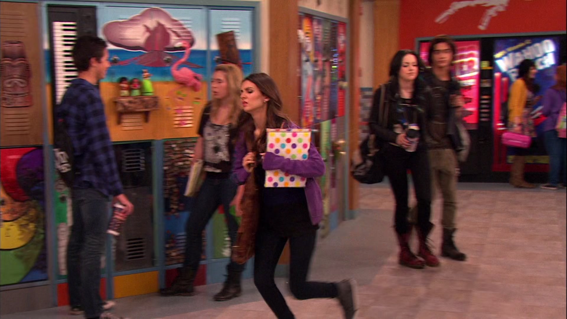 Victorious_S02E03_IceCreamForKe_ha_VJBR_1984.jpg