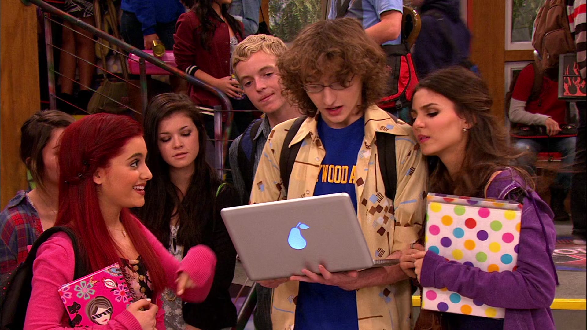 Victorious_S02E03_IceCreamForKe_ha_VJBR_1990.jpg