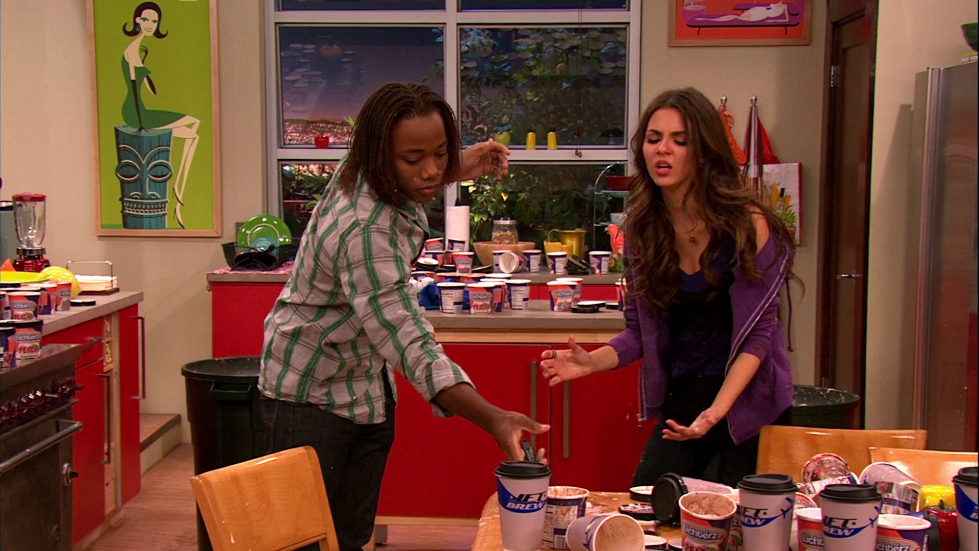 Victorious_S02E03_IceCreamForKe_ha_VJBR_2304.jpg