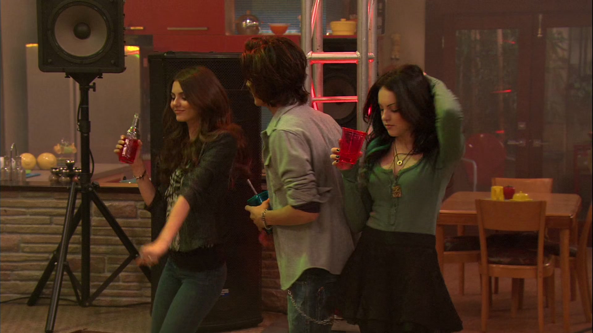 Victorious_S02E03_IceCreamForKe_ha_VJBR_2887.jpg