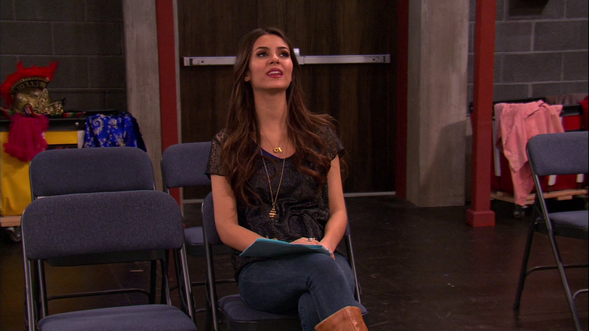 Victorious_S02E08_WhoDidItToTrina_VJBR_0142.jpg