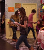 Victorious_S02E08_WhoDidItToTrina_VJBR_0020.jpg