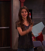 Victorious_S02E08_WhoDidItToTrina_VJBR_0038.jpg