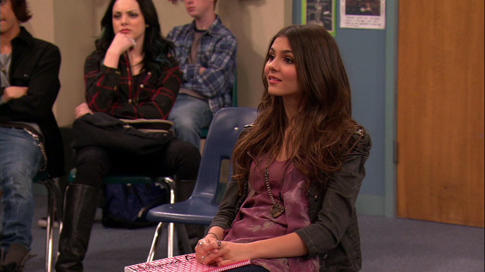 Victorious_S02E10_ToriTorturesTeacher_VJBR_0126.jpg