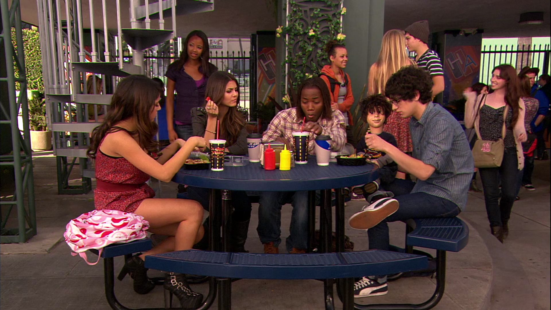 Victorious_S02E10_ToriTorturesTeacher_VJBR_0435.jpg