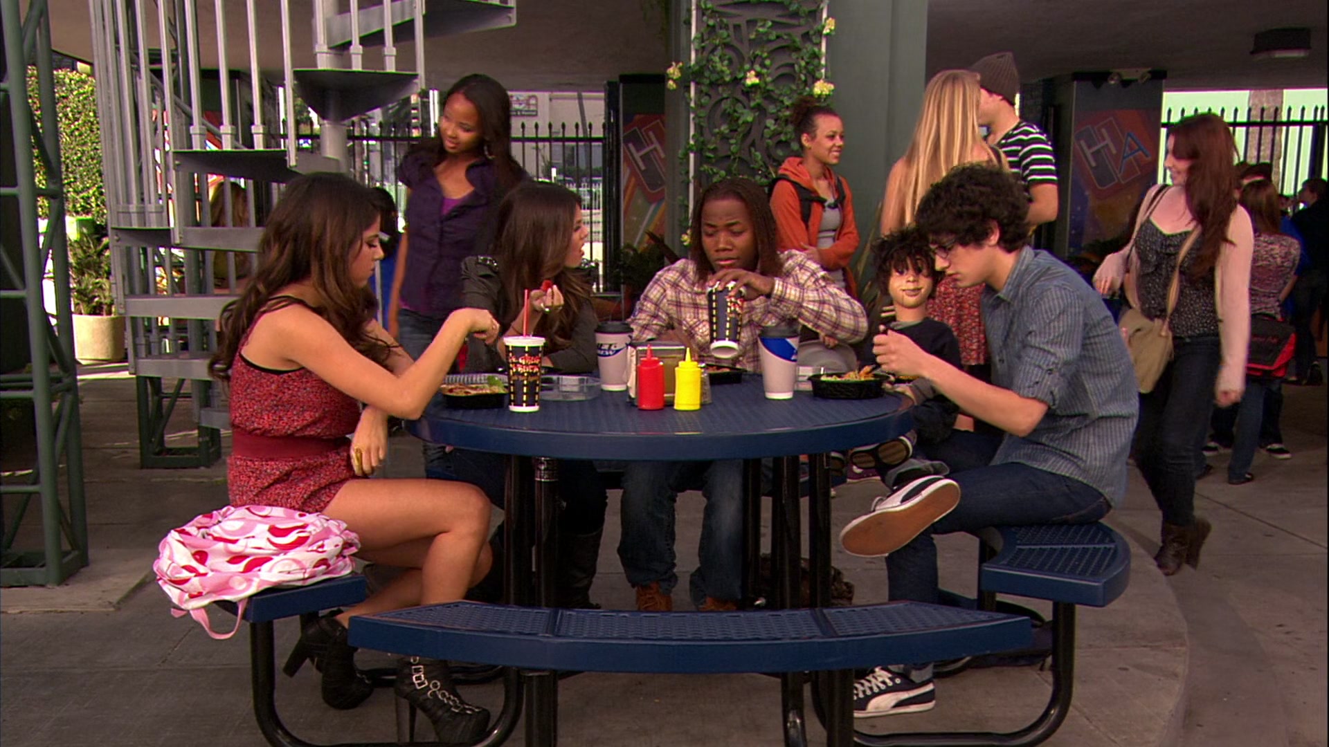 Victorious_S02E10_ToriTorturesTeacher_VJBR_0437.jpg