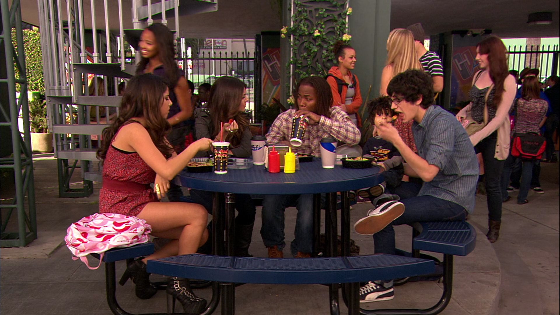 Victorious_S02E10_ToriTorturesTeacher_VJBR_0438.jpg