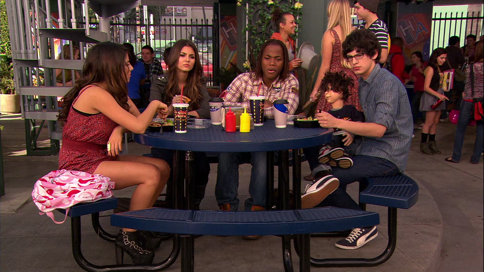 Victorious_S02E10_ToriTorturesTeacher_VJBR_0489.jpg