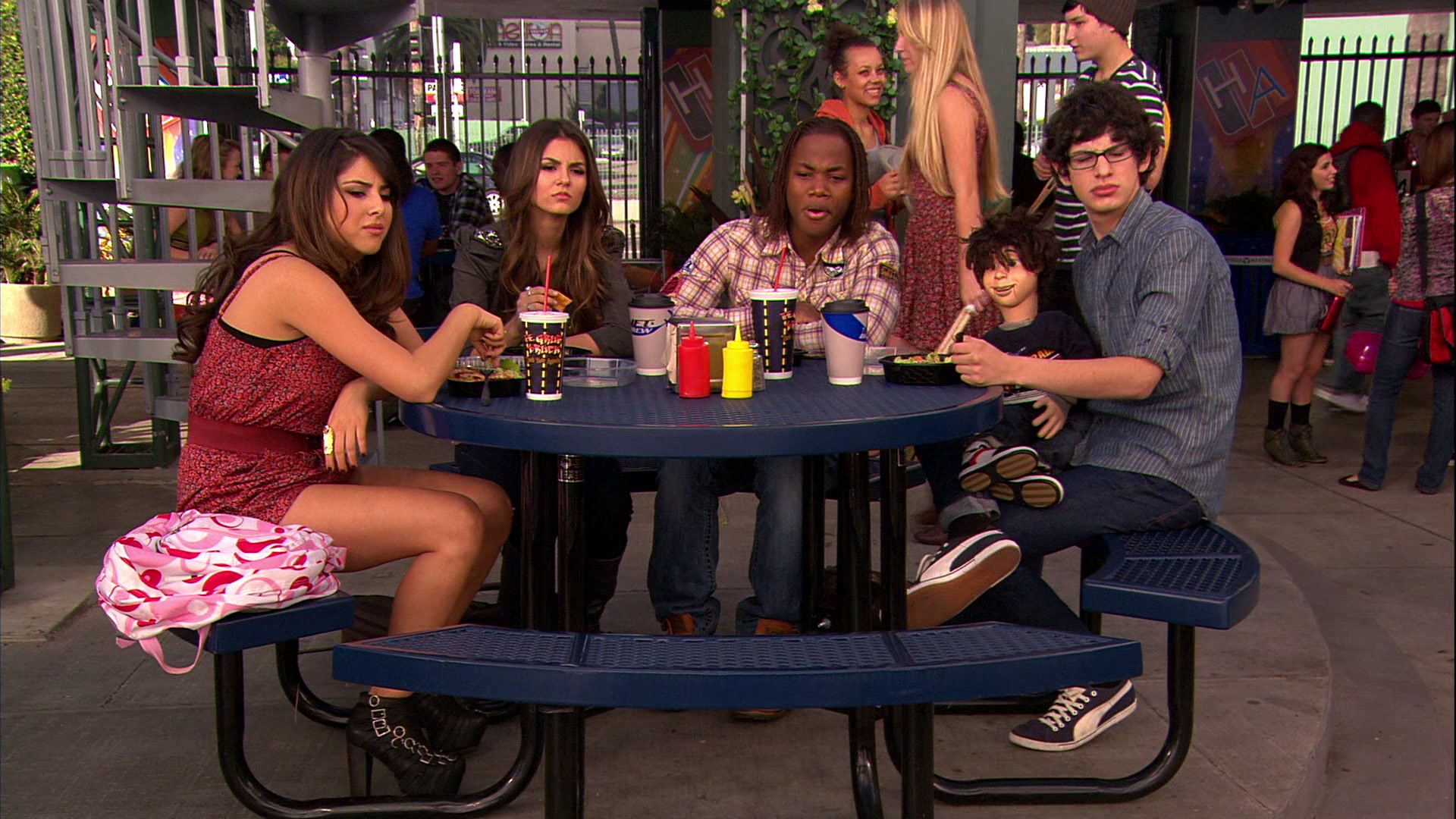 Victorious_S02E10_ToriTorturesTeacher_VJBR_0491.jpg