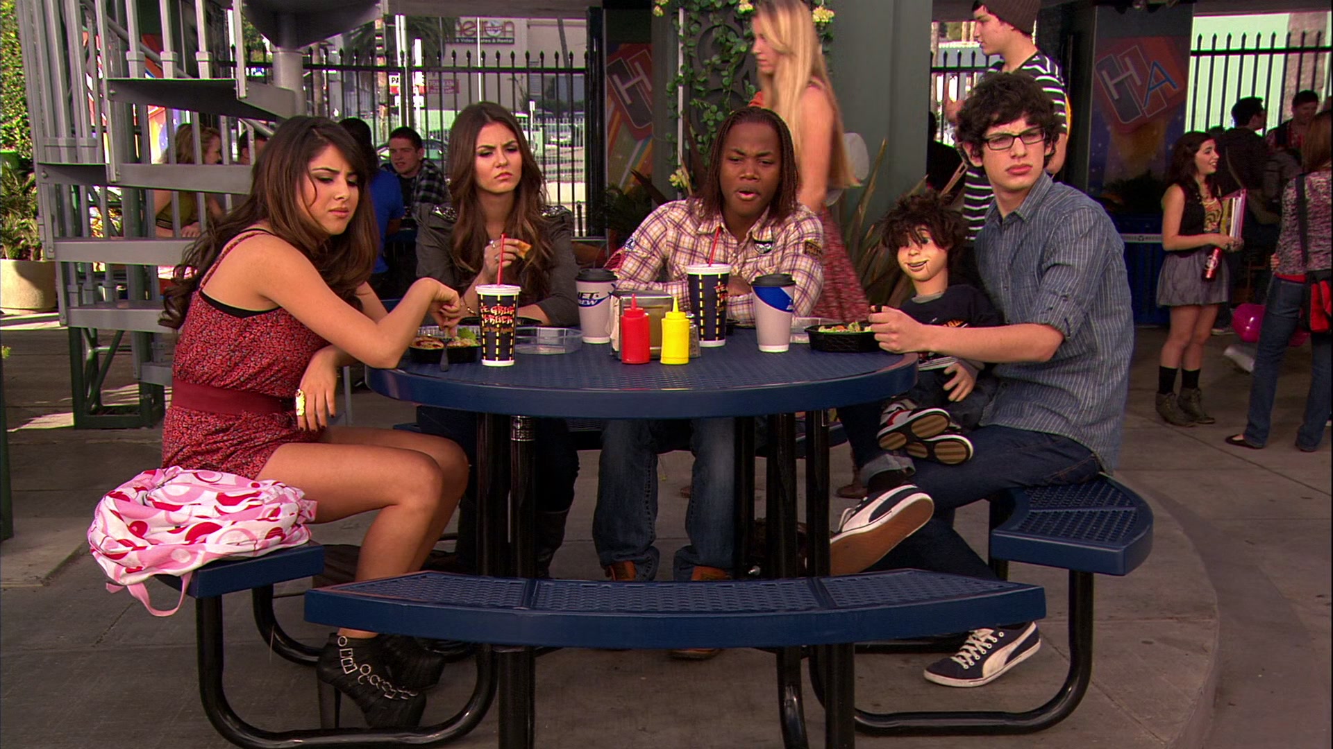 Victorious_S02E10_ToriTorturesTeacher_VJBR_0492.jpg