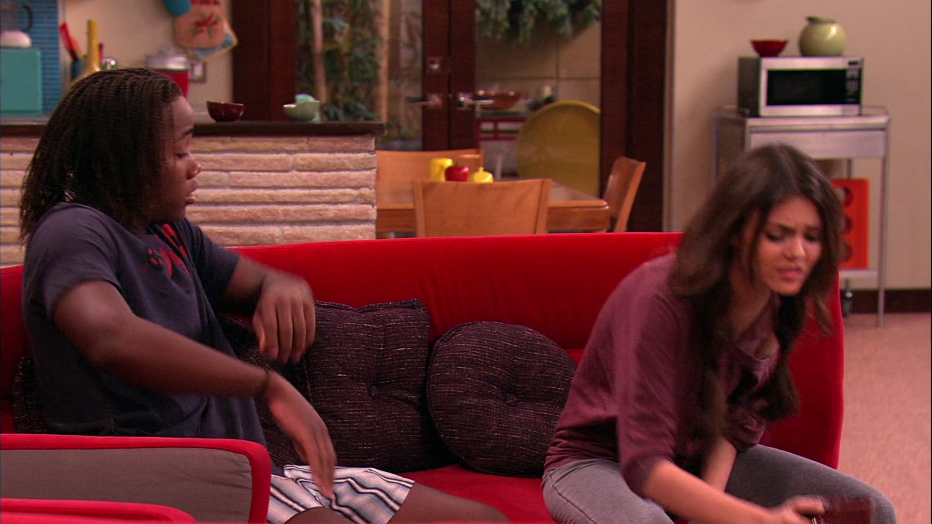 Victorious_S02E11_JadeGetsCrushed_VJBR_1783.jpg