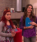 Victorious_S02E12_TerrorOnCupcakeStreet_VJBR_0752.jpg