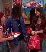 Victorious_S02E13_AChristmasTori_VJBR_1293.jpg