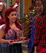 Victorious_S02E13_AChristmasTori_VJBR_1300.jpg