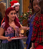 Victorious_S02E13_AChristmasTori_VJBR_1301.jpg