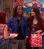 Victorious_S02E13_AChristmasTori_VJBR_1309.jpg