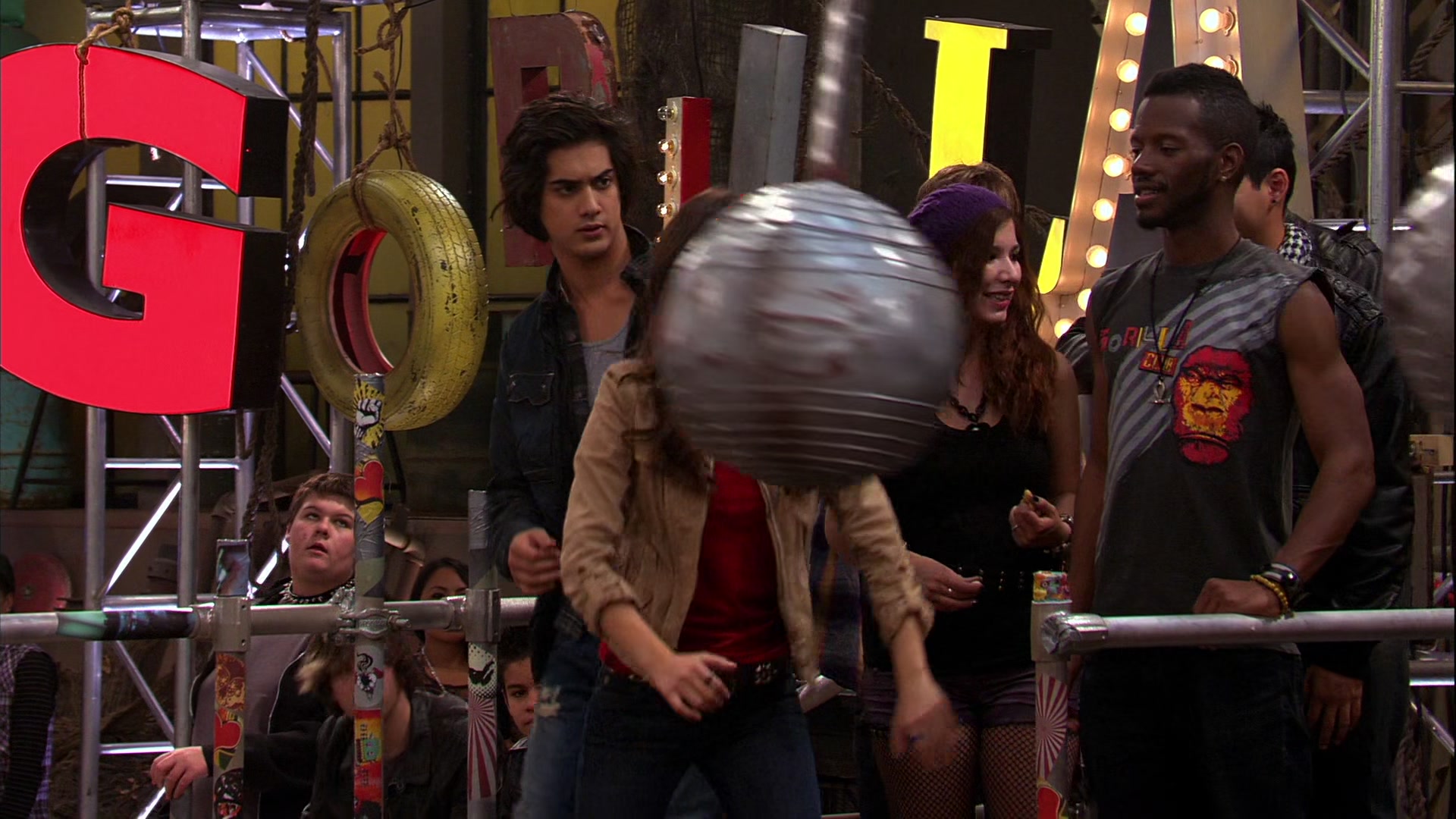 Victorious_S03E02_TheGorillaClub_VJBR_1923.jpg