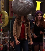 Victorious_S03E02_TheGorillaClub_VJBR_1921.jpg