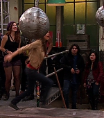 Victorious_S03E02_TheGorillaClub_VJBR_1925.jpg