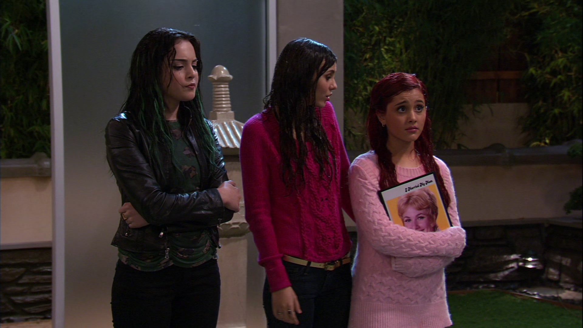 Victorious_S03E05_CarRain_Fire_VJBR_2778.jpg