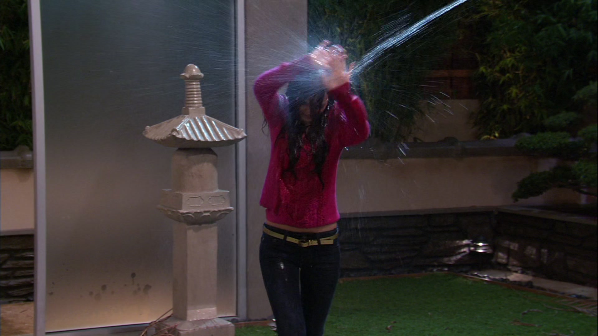 Victorious_S03E05_CarRain_Fire_VJBR_2796.jpg