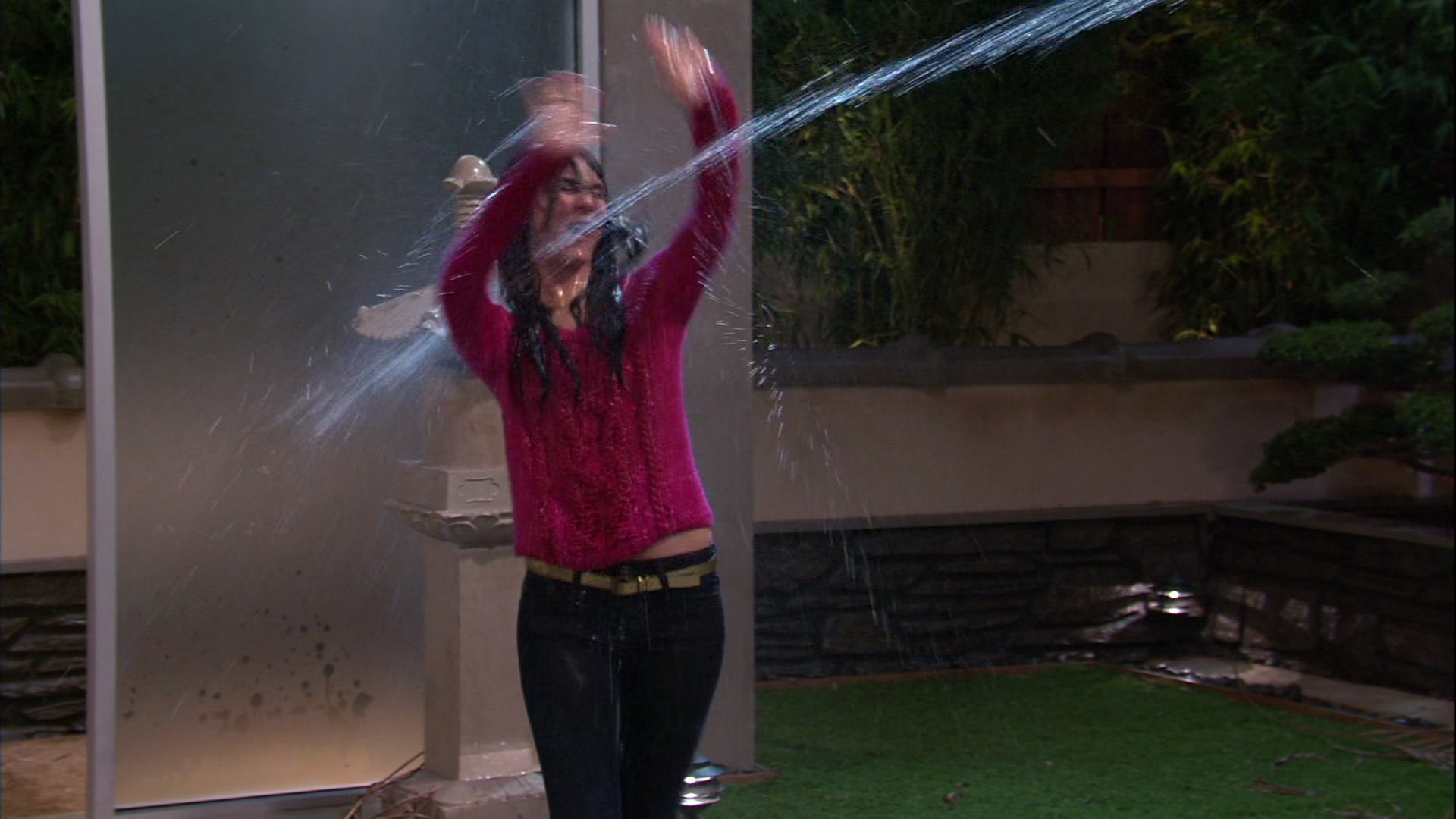 Victorious_S03E05_CarRain_Fire_VJBR_2802.jpg