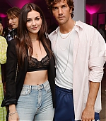 1118full-victoria-justice3~2.jpg