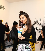 PicturePub_Victoria_Justice_028~0.jpg