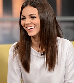 Victoria_Justice_39~17.jpg