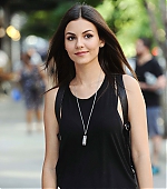 Victoria_Justice_40~12.jpg