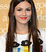 Victoria_Justice_43~11.jpg