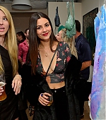 victoria-justice-eden-s-exile-art-exhibit-in-la-11-04-2022-4.jpg