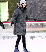 victoria-justice-ice-skating-at-rockefeller-center-in-nyc-9.jpg